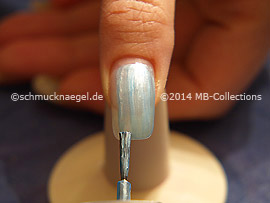 Nagellack in der Farbe türkis