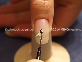 Nailart Liner in der Farbe schwarz