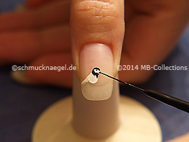 Nailart Liner in der Farbe schwarz