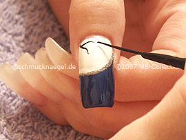 Nailart Liner in der Farbe schwarz