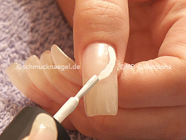 Nagellack in der Farbe weiß