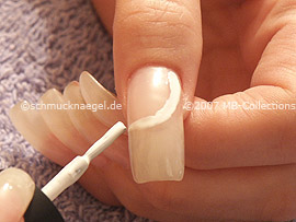 Nagellack in der Farbe weiß