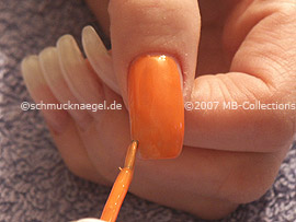 Nagellack in der Farbe orange