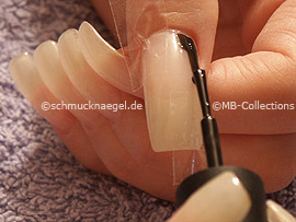 Nagellack in der Farbe schwarz