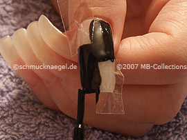 Nagellack in der Farbe schwarz