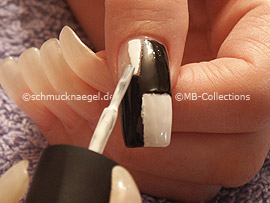 Nagellack in der Farbe weiß