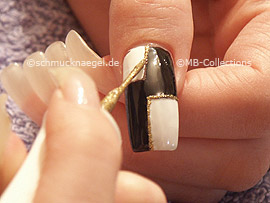 Nailart Liner in der Farbe gold-glitter