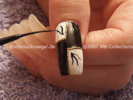 Nailart Liner in der Farbe schwarz