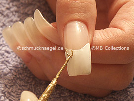 Nailart Liner in der Farbe gold-glitter