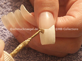 Nailart Liner in der Farbe gold-glitter