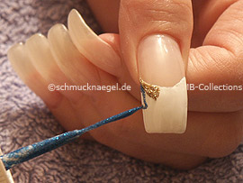 Nailart Liner in der Farbe blau-glitter