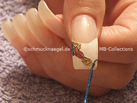 Nailart Liner in der Farbe blau-glitter