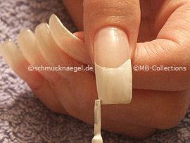 Nagellack in der Farbe weiß