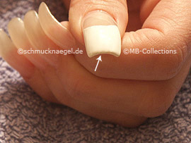 Nagellack in der Farbe weiß