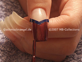 Nagellack in der Farbe kupfer