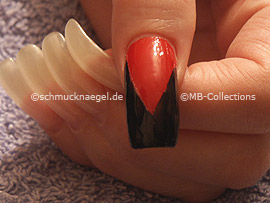 Nagellack in der Farbe schwarz