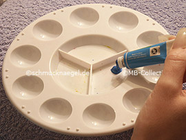 Acrylfarben, Farb-Mischpalette und Papierserviette