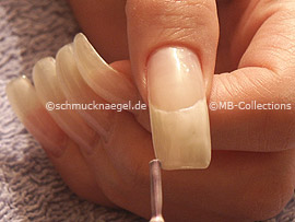 Nagellack in der Farbe perlmutt