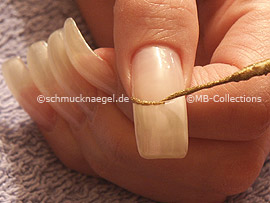 Nailart Liner in der Farbe gold-glitter