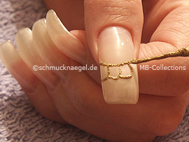 Nailart Liner in der Farbe gold-glitter