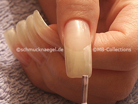 Nagellack in der Farbe perlmutt