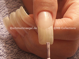 Nagellack in der Farbe perlmutt