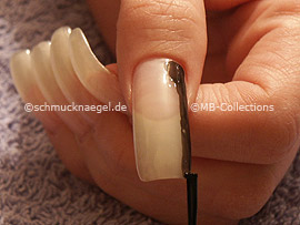 Nagellack in der Farbe schwarz