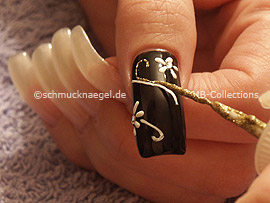 Nailart Liner in der Farbe gold-glitter