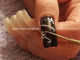 Nailart Liner in der Farbe gold-glitter