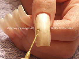 Nailart Liner in der Farbe gold-glitter