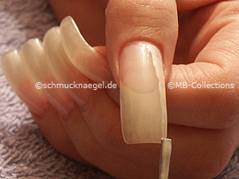 Nagellack in der Farbe hellbeige