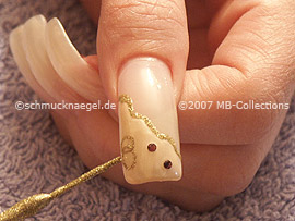 Nailart Liner in der Farbe gold-glitter