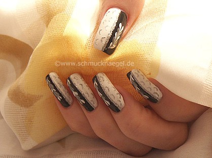 Naildesign in schwarz weiß