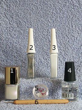 Produkte für das Valentinstag French Motiv - Nagellack, Nailart Liner, Strasssteine, Spot-Swirl, Klarlack