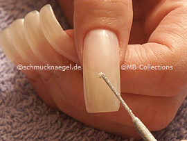 Nailart Liner in der Farbe silber-glitter