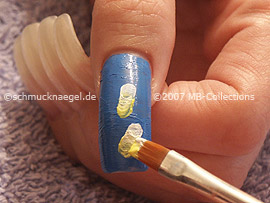 Flachpinsel mit Acrylfarben