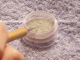 Nailart Bouillons in silber und Spot-Swirl