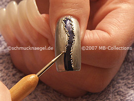 Nailart Bouillons in silber und Spot-Swirl