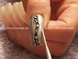 Nailart Liner in der Farbe silber-glitter