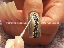 Nailart Liner in der Farbe silber-glitter
