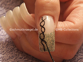 Nailart Liner in der Farbe schwarz