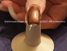 Nagellack in der Farbe braun