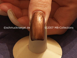 Nagellack in der Farbe braun