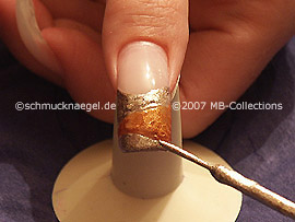 Nailart Liner in der Farbe gold