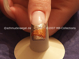 Nailart Liner in der Farbe gold