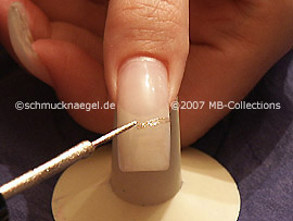 Nailart Liner in der Farbe gold