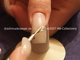 Nailart Liner in der Farbe gold