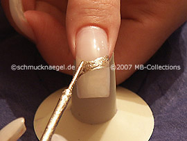 Nailart Liner in der Farbe gold