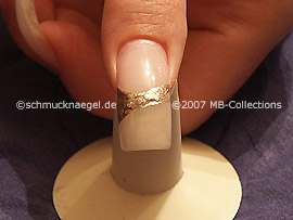 Nailart Liner in der Farbe gold