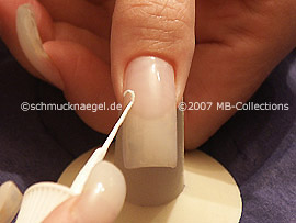 Nailart Liner in der Farbe weiß